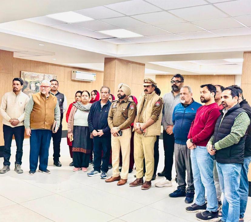 Punjab Police listened to the problems of the people at Shushma Joy Nest Society, Zirakpur as part of Project Sampark.